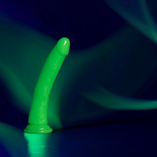 SLIM REALISTIC DILDO WITH SUCTION CUP - GLOW IN THE DARK - 9&#039;&#039; / 22,5 CM